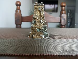 Продавам стара, метална статуетка-Паметникът на Шипка.