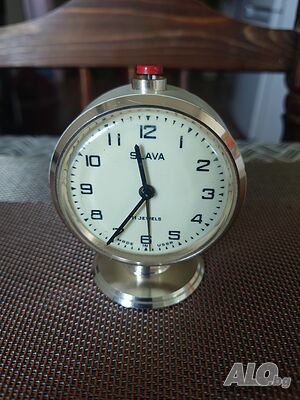 Продавам механичен, стар, часовник-будилник-СЛАВА. Работещ. СССР.