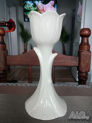 Продавам красив свещник. Ръчна изработка. Керамика.