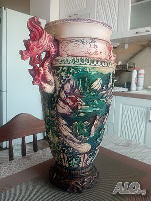 Уникално, красива, стилна и старинна ваза. Китай. Подписана. Ръчна изработка.