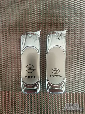 За феновете на Тойота и Опел. Продавам красиви, рекламни запалки. Работещи. Цената е за двете.