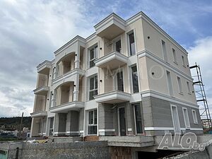 Студио с частен двор в нова сграда на 150 м от плажа в Созопол