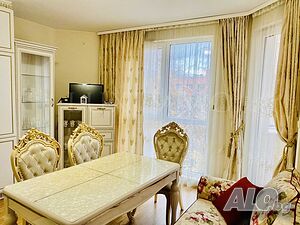 Двустаен апартамент в комплекс с басейн на 50 м от плажа