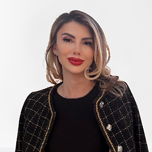 Александра Мицова