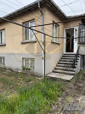 Двуетажна къща в Малко Търново - 109 кв.м с голям двор 276 кв. м