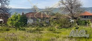 Едноетажна къща в с. Гълъбец - 80 кв.м, стабилни основи, селскостопански постройки, голям двор