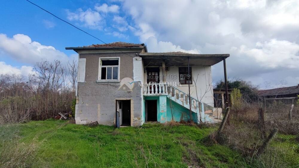 Къща с голям двор и разрешение за изграждане на ФЕЦ 54 кв.м РЗП | Къщи, Вили | Загорци