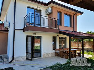 Продава нова, луксозно завършена и обзаведена къща в с. Паницово, Обзор