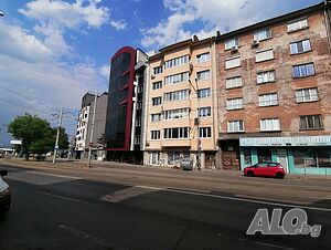 Продава идеални части от УПИ на бул. Христо Ботев в устройствена зона на Стария център на София