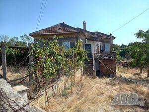 Продавам масивна здрава къща на два етажа с двор и гараж! Без посредник!!