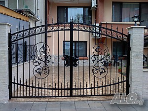 Изработка на портални и единични врати от ковано и гладко желязо.