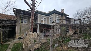 1823-Двуетажна тухлена на гредоред къща в гр. Сеново