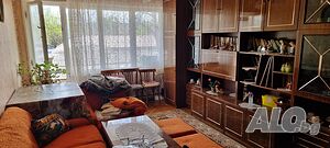 1272-Продава се тристаен тухлен апартамент в кв. ”Бели Лом”