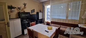 1242-Продава се тристаен тухлен апартамент в идеален център!