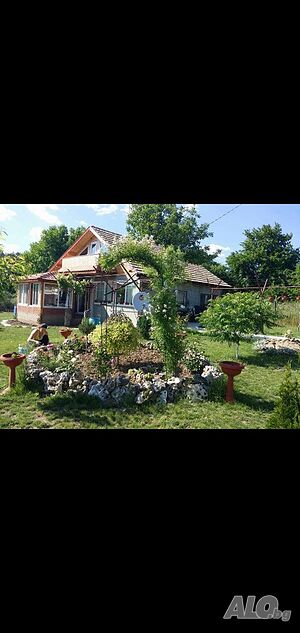 354-Продава се двуетажна тухлена вила