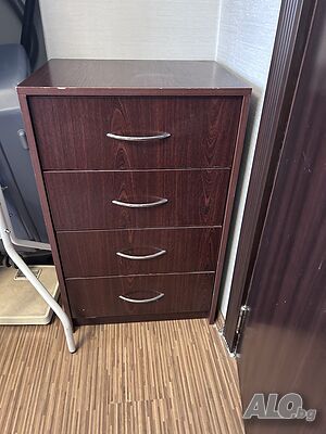 продавам скрин с 4 чекмеждета 80/50/40