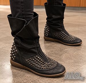 Дамски черни велурени ботуши
