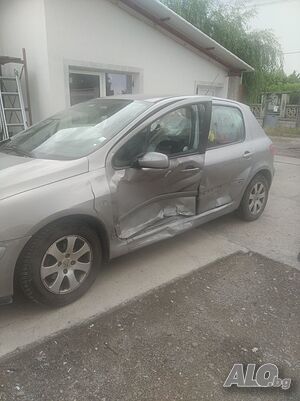 Продавам Пежо 307