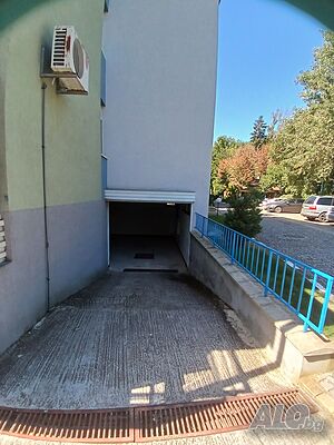 Продава гараж
