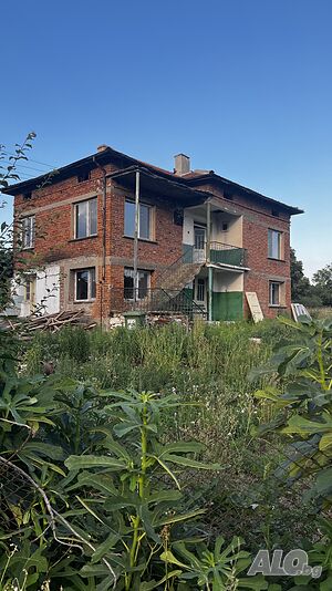 Продава се Къща във С. Ковачево 15км от Раднево Двуетажна къща 120 кв.м РЗП 2200 кв.м двор | Къщи, Вили | Ковачево