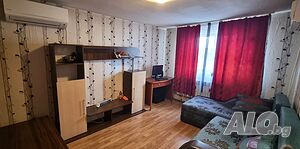 Две самостоятелни жилища, 110 кв.м. от дворно място в централната част на града!!!