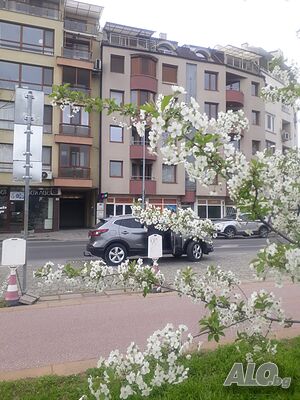 дава под наем тристаен апартамент
