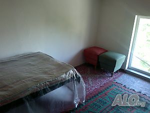Давам под наем квартира до Медицинският институт в Плевен, в къща таванска стая