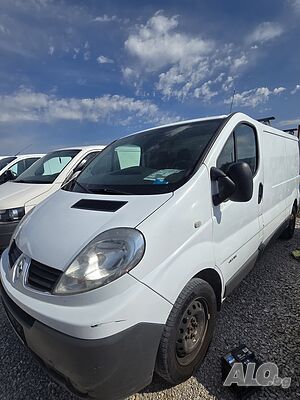 Продавам Рено Трафик дълга база 2011 / Renault Trafic