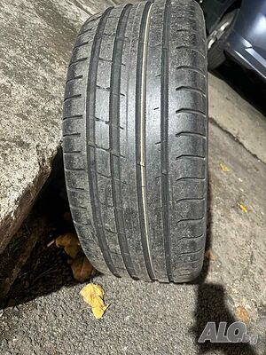 Продавам 4бр летни гуми NOKIAN/225/45/17. Без лепенки и кривини.