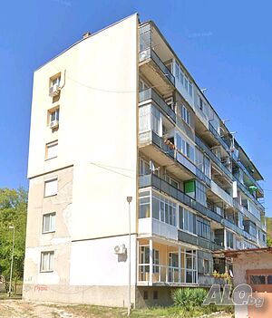 Продавам 3-стаен апартамент Велико Търново кв. Чолаковци с две тераси за основен ремонт