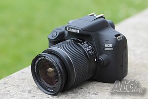 Продавам Фотоапарат DSLR Canon EOS 2000D