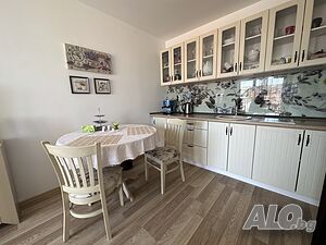 Тристаен апартамент в Свети Влас с гледка към морето