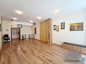 Търговско помещение за продажба в центъра на града