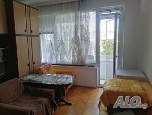 Двустаен апартамент в тухлена сграда в к-с Зорница.