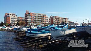 Апартаменти под наем първа линия море