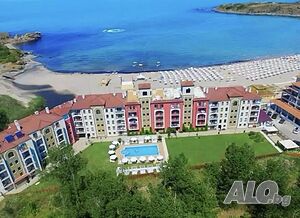 Двустаен апартамент на първа линия с фронтална гледка море