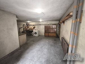 Гараж или скалад + стая с кухня