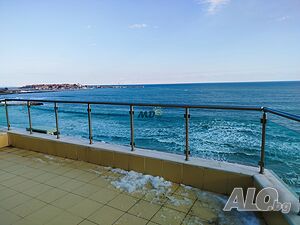 Двустаен апартамент с фронтална гледка море в Несебър на първа линия