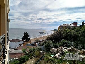 Двустаен луксозен апартамент с гледка море в Несебър на първа линия