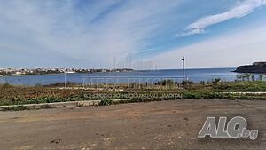 Двустаен апартамент, първа линия море
