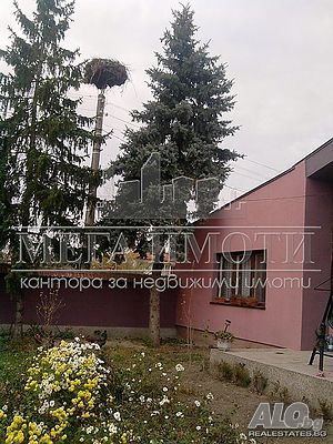Къща в село Двуетажна 155 кв.м РЗП 1220 кв.м двор