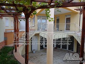Двуетажна 340 кв.м РЗП 250 кв.м двор