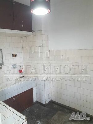 Тристаен апартамент 110 кв.м до Окръжна болница Тристаен апартамент 110 кв.м Тухла 1986 г. 8 етаж Последен етаж | Апартаменти | Център Сливен