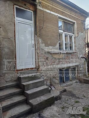 Едноетажна къща 130 кв.м РЗП 200 кв.м двор