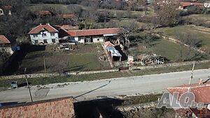 Двуетажна къща с двор и допълнителни постройки за продажба с. Агатово