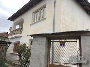 Продавам Къща с голям двор в с. Беден община Девин