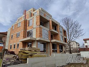 Просторен двустаен апартамент в кв. Галата от собственик