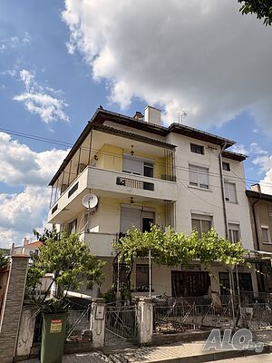 Продава втори жилищен етаж от къща