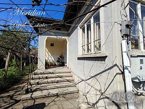 Продава се къща в гр. Ген. Тошево, централна част