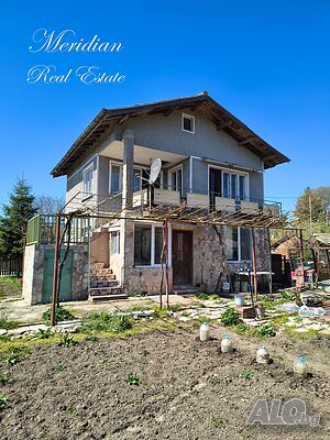 Продава се двуетажна къща с дворно място в с. Соколово, общ. Балчик
